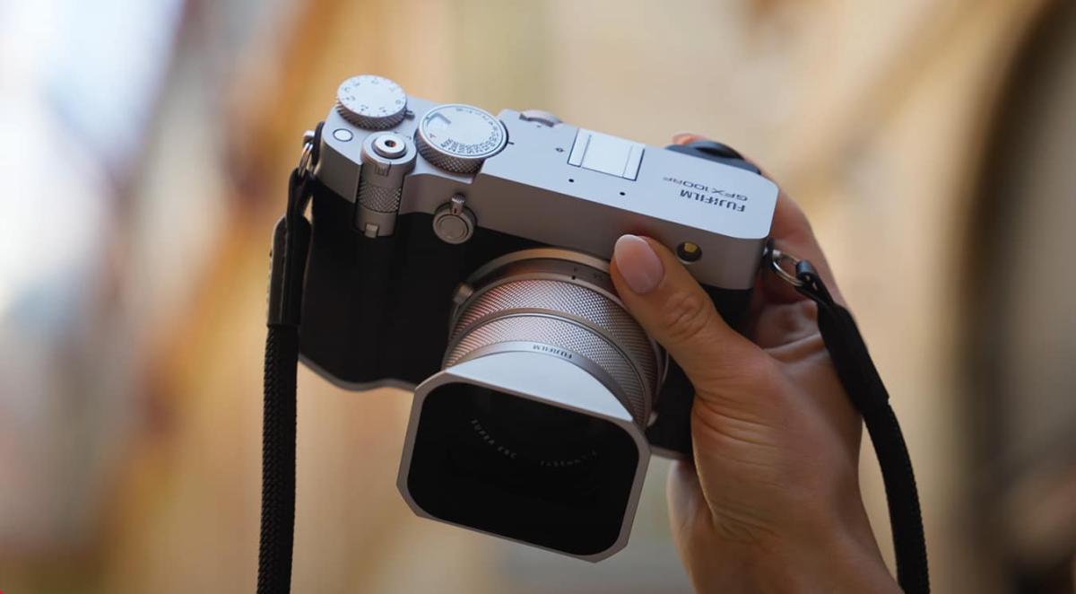 Fujifilm GFX100RF - Is A Compact Medium-Format Camera Possible?