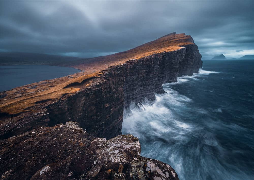 Terrain cliff picture from phone gimbals seller.